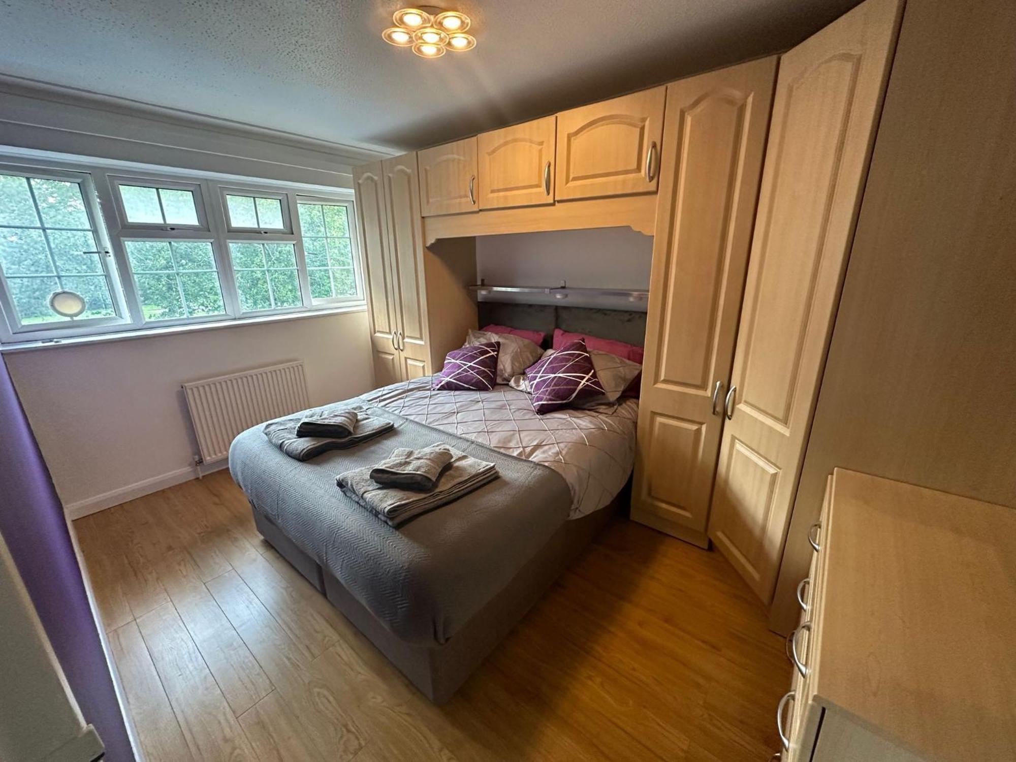 Rooms In Stylish House Милтън Кейнс Екстериор снимка