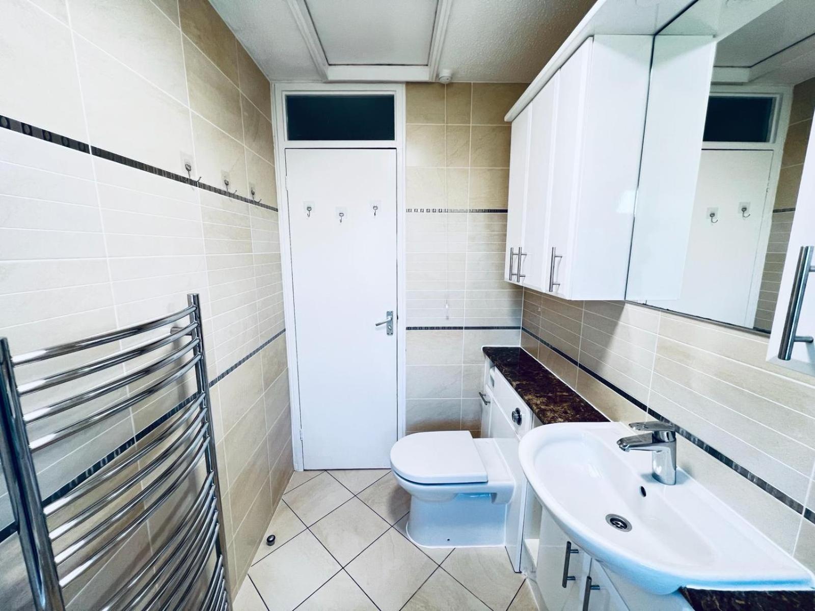Rooms In Stylish House Милтън Кейнс Екстериор снимка