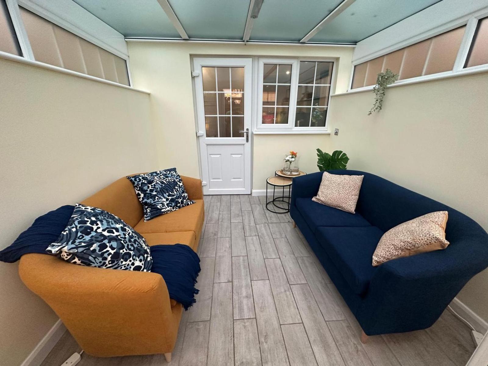 Rooms In Stylish House Милтън Кейнс Екстериор снимка