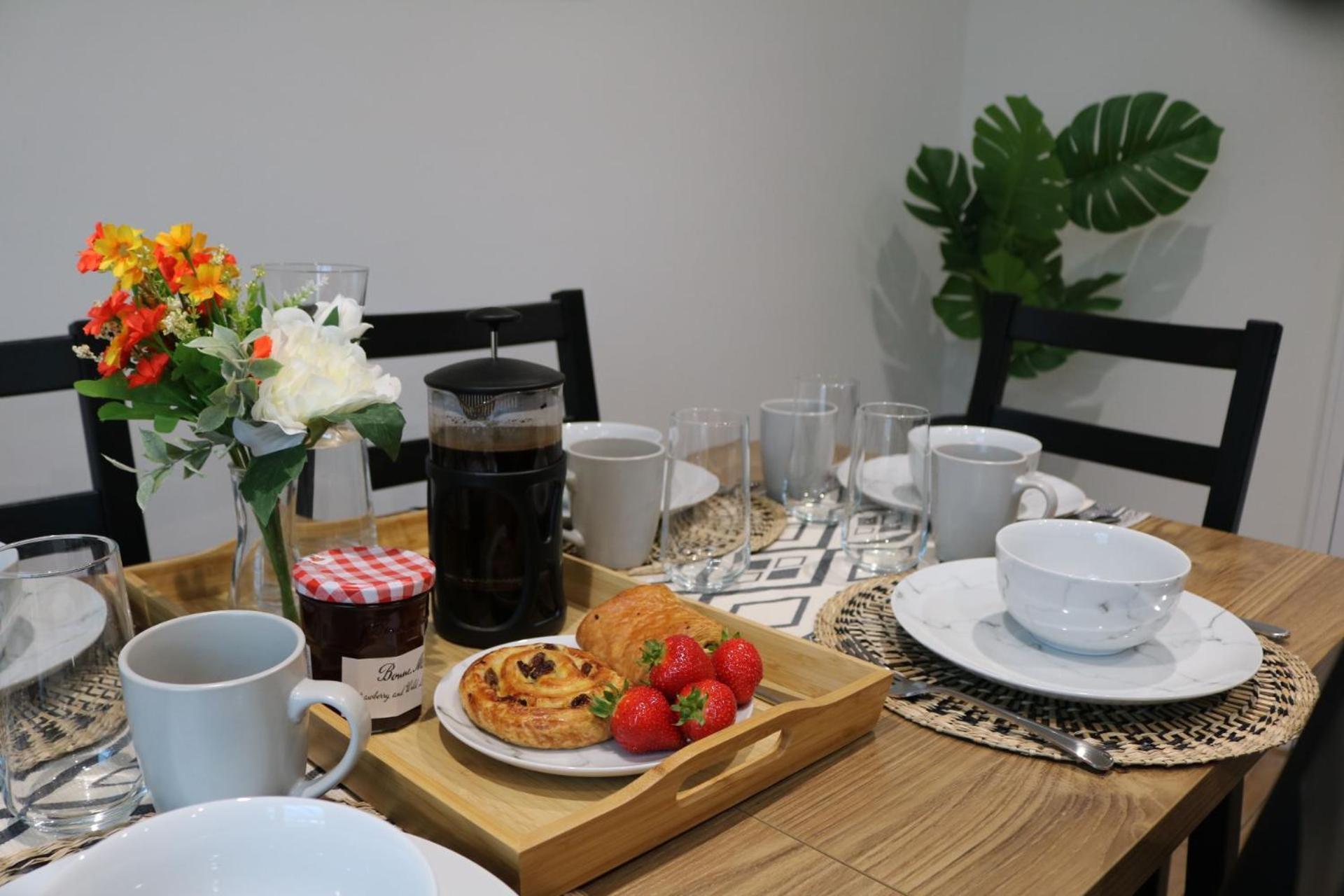 Rooms In Stylish House Милтън Кейнс Екстериор снимка