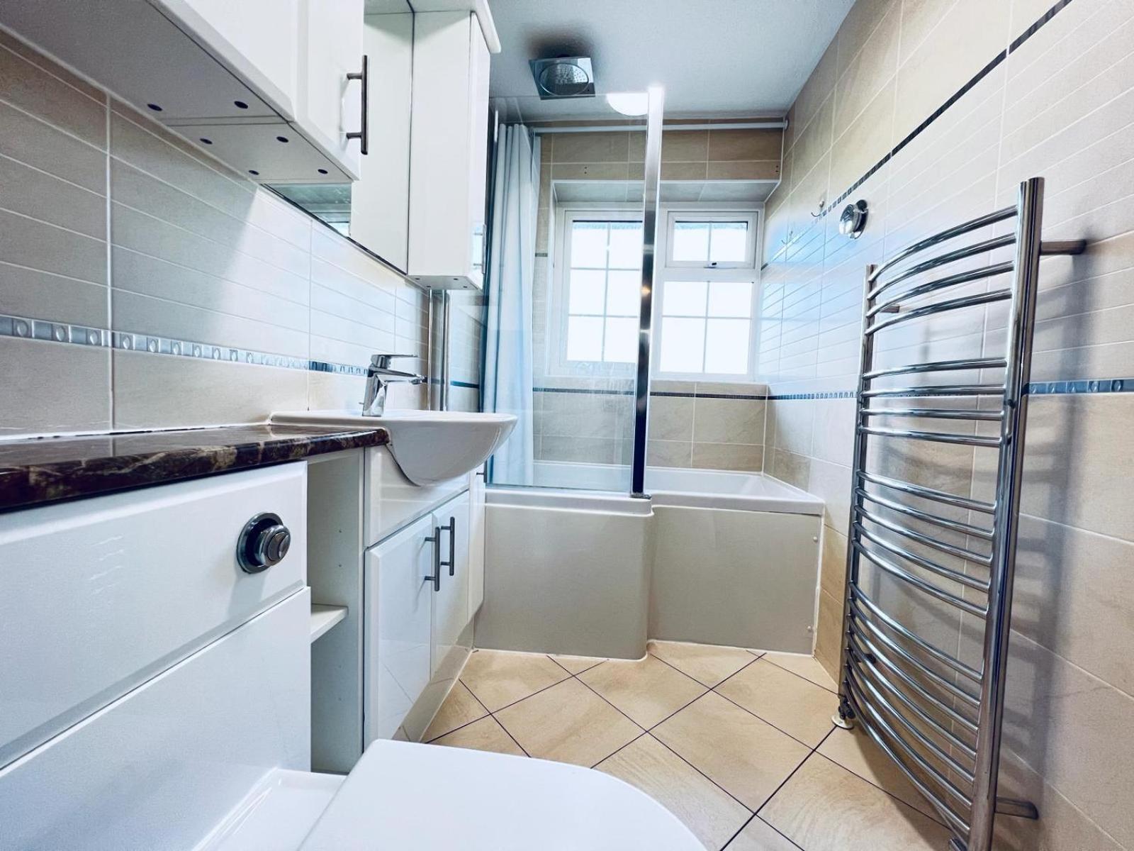 Rooms In Stylish House Милтън Кейнс Екстериор снимка