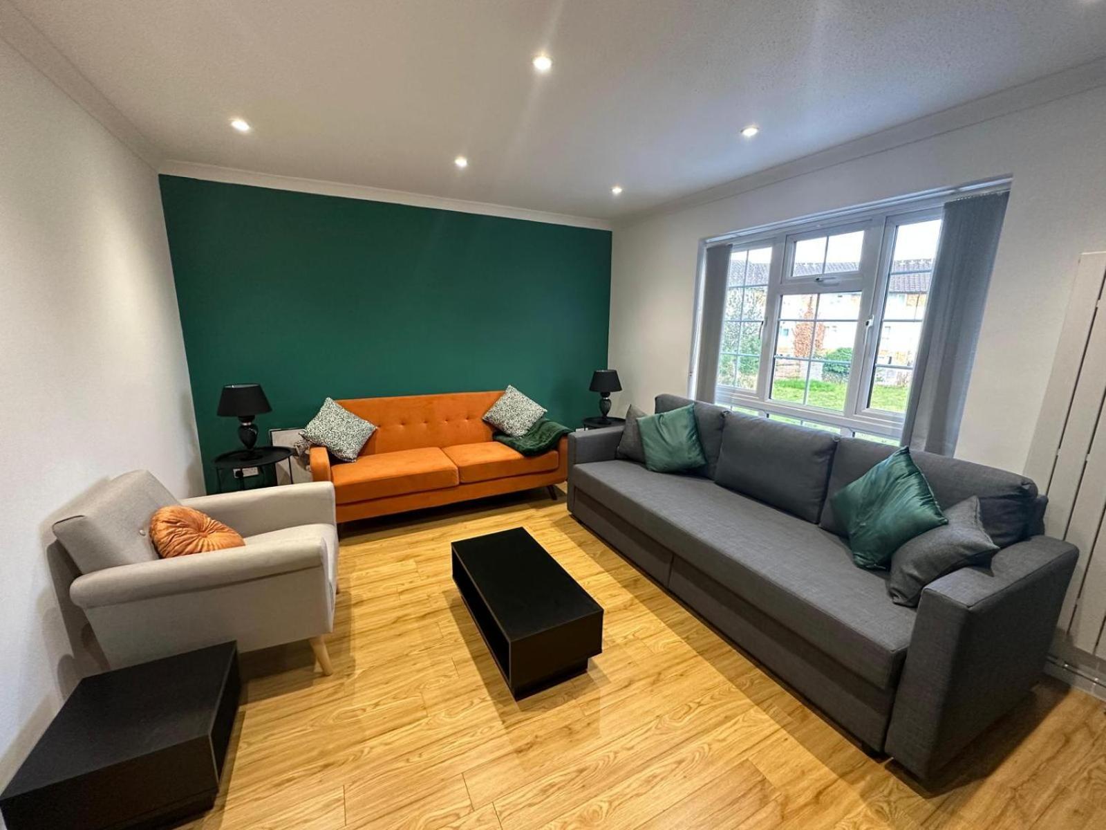 Rooms In Stylish House Милтън Кейнс Екстериор снимка
