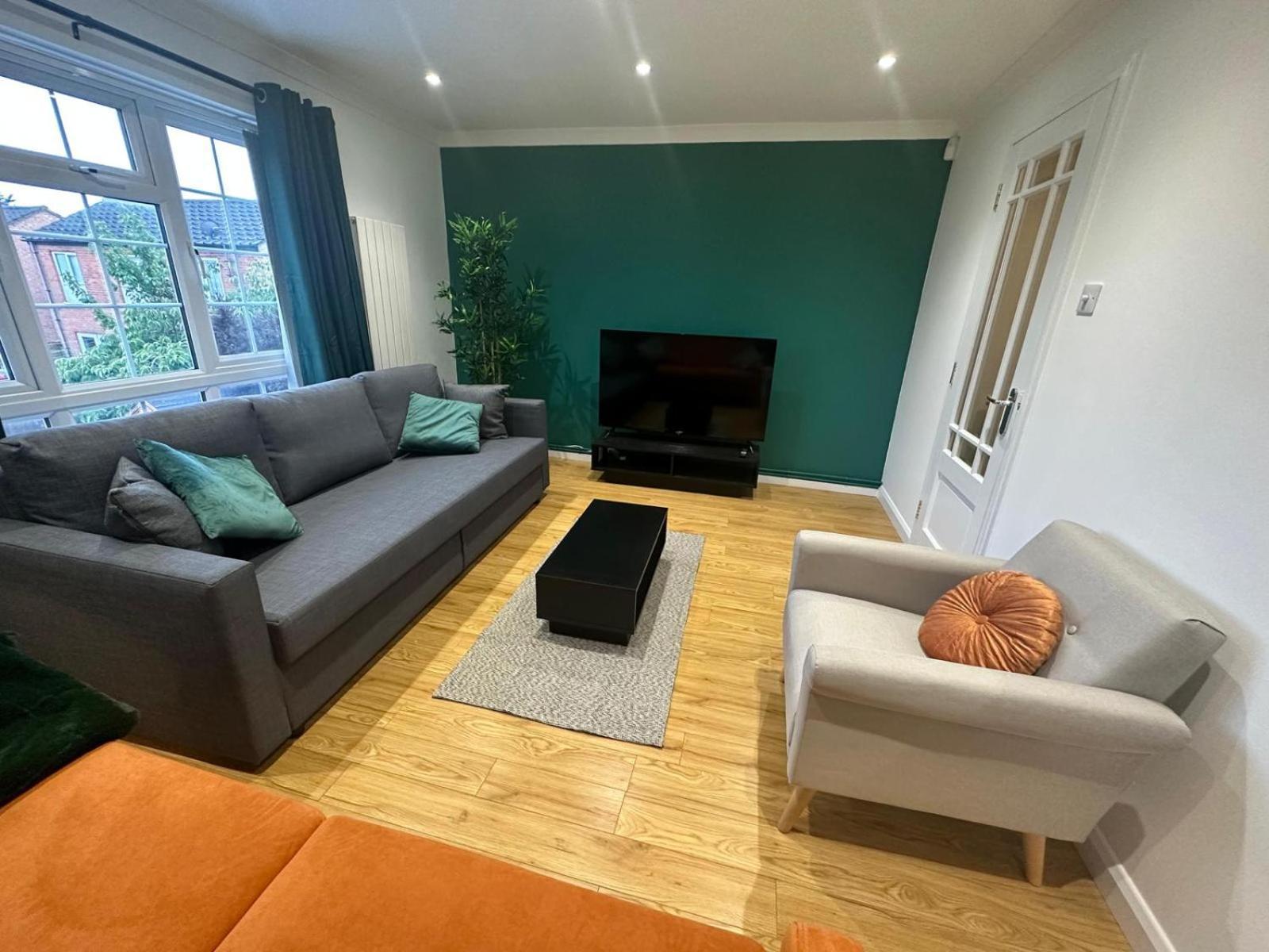 Rooms In Stylish House Милтън Кейнс Екстериор снимка